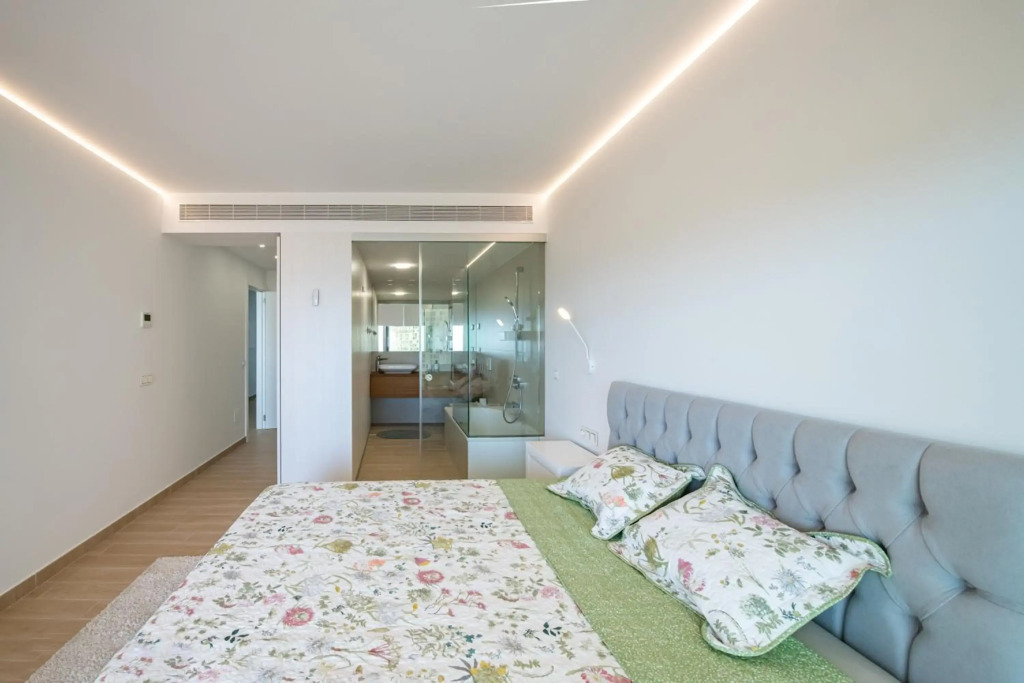 Unique 2 bedroom unit with pool near beach