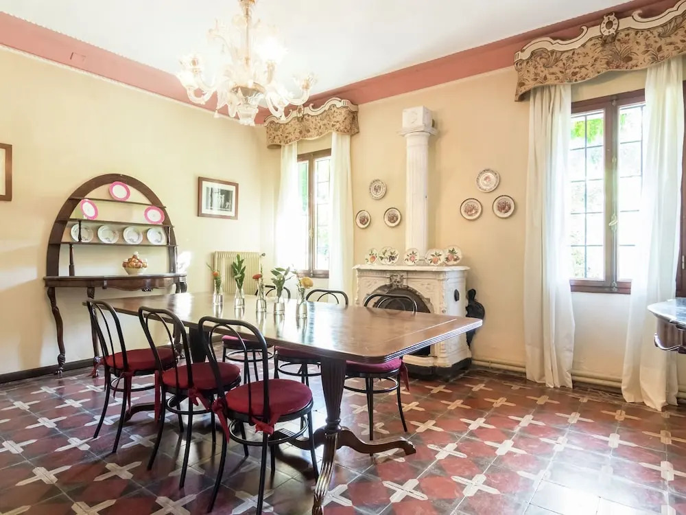 Luxurious Mansion in Crespignaga With Swimming Pool