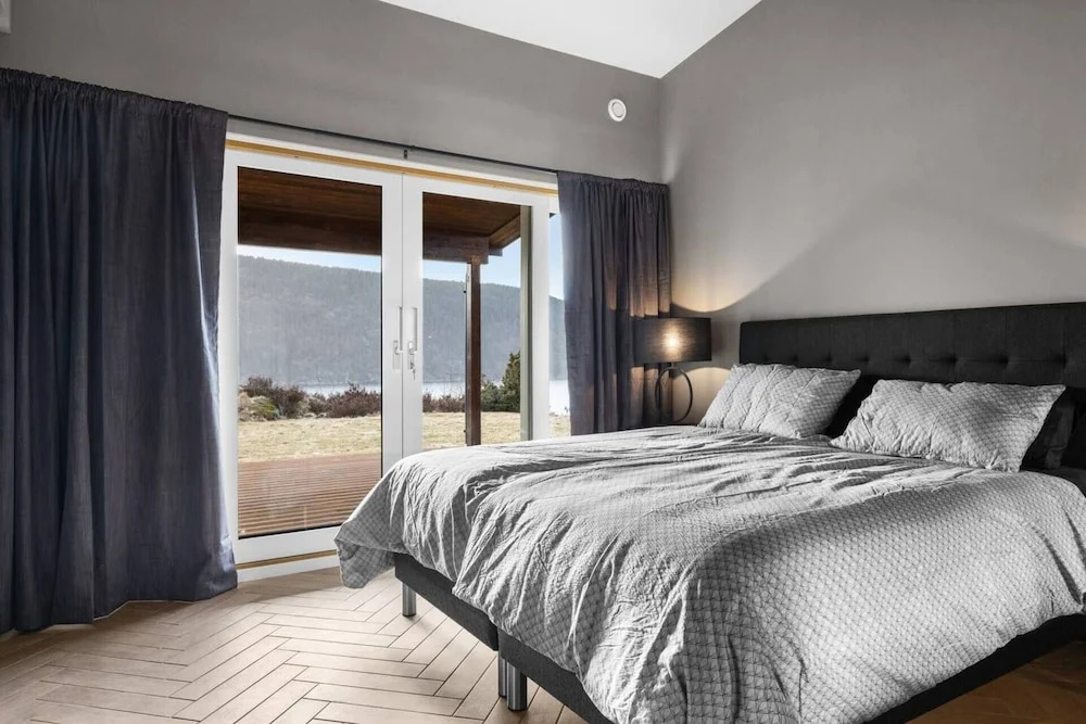 Modern cabin with a panoramic view of the Oslo Fjord