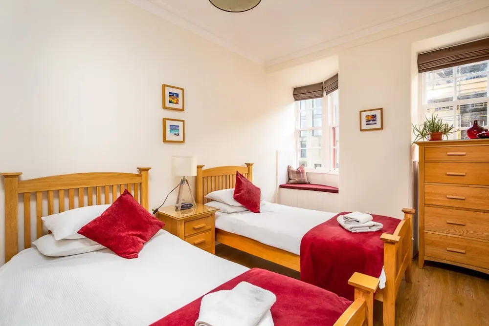 Lovely 2-bed Apartment in Old Town Edinburgh