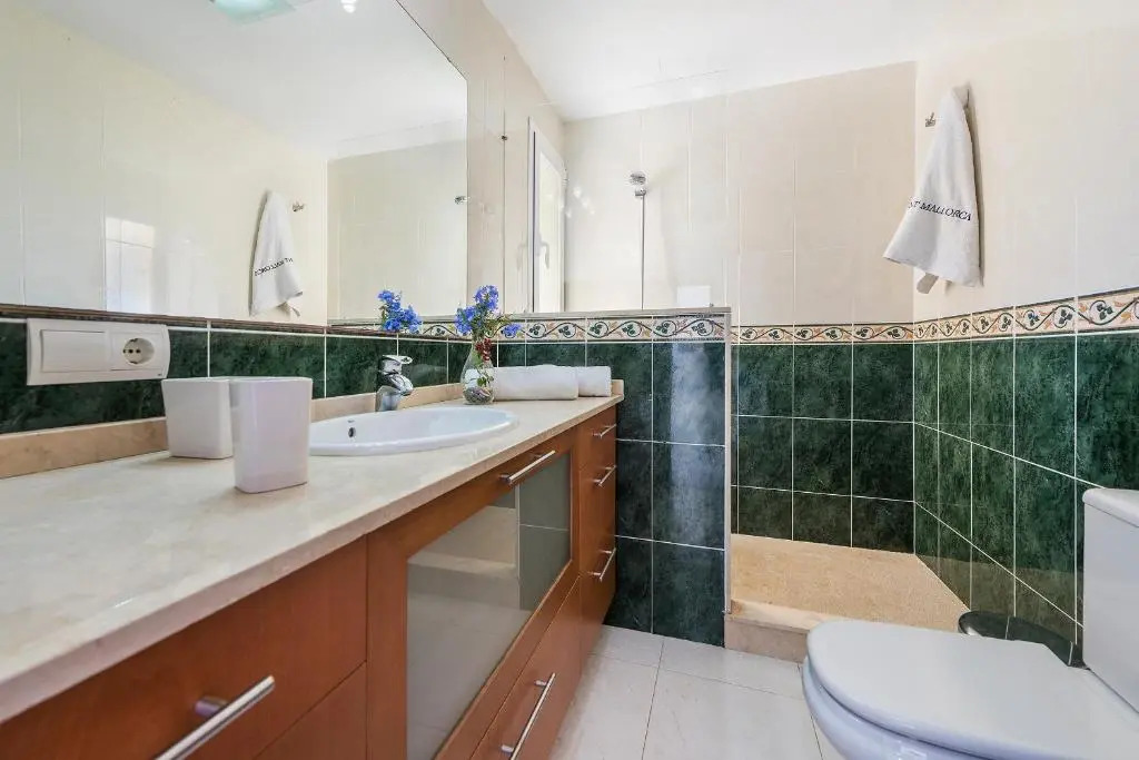 Vistafar - Private Pool & Only 50m to the Sea