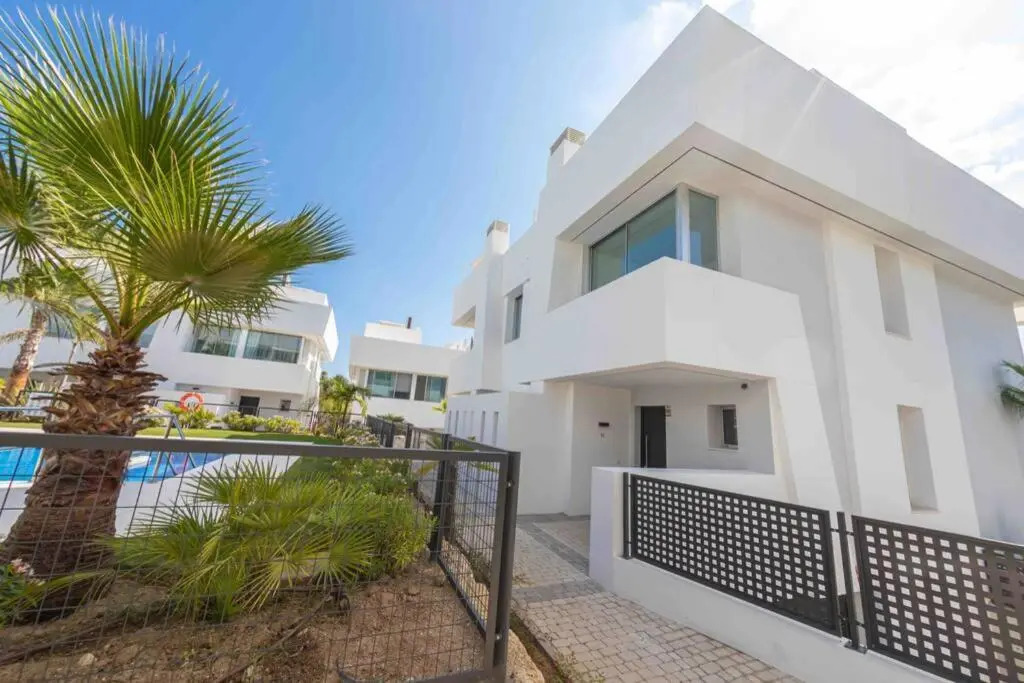 New Top Townhouse With Private Pool/4Bdr/3.5Bath