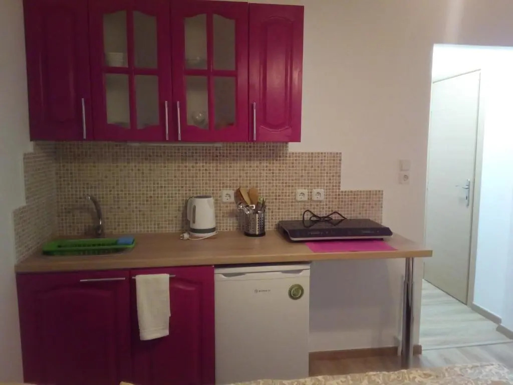 New studio next to metro for 2 people