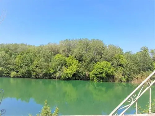 Gite face à la rivière -proche du pont du Gard-