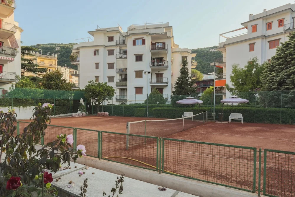 Modern Apartment with Terrace, Swimming Pool&Tennis