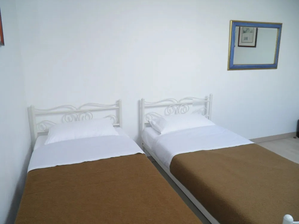 Holidays Hostel Midi