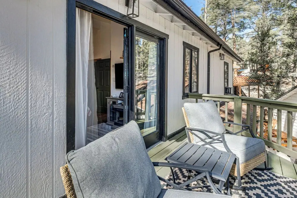 Hot Tub, 5 Mi to Winter Park! Woodsy Ruidoso Abode