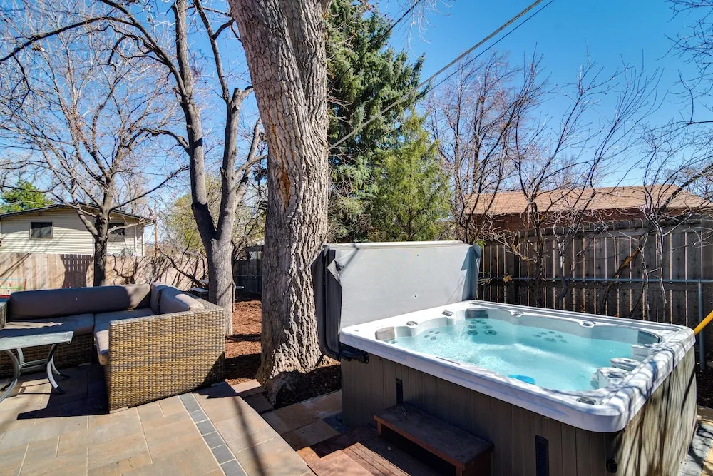 Hot Tub, Pool Table, Fireplace, Sunny Patio