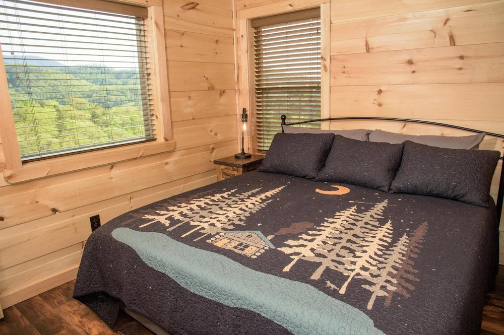Copper Fox 3 Bedroom Cabin