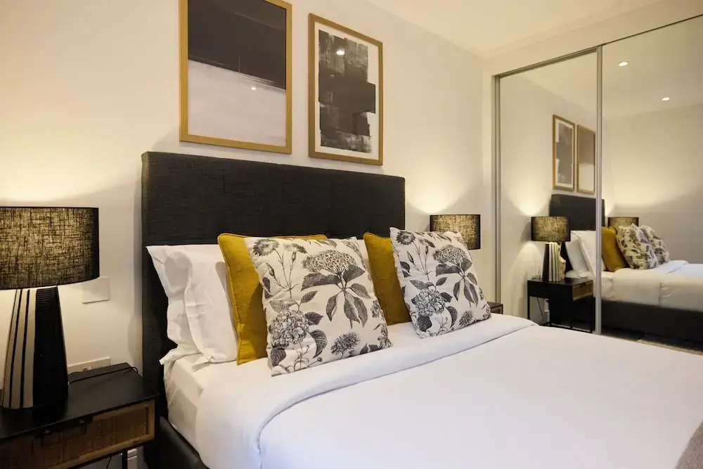 Streatham Hill Modern Flat with Balcony