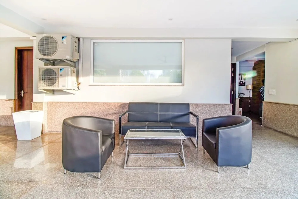 FabHotel Parfait Street