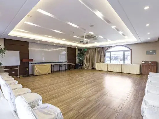 Jinwutong Holiday Hotel