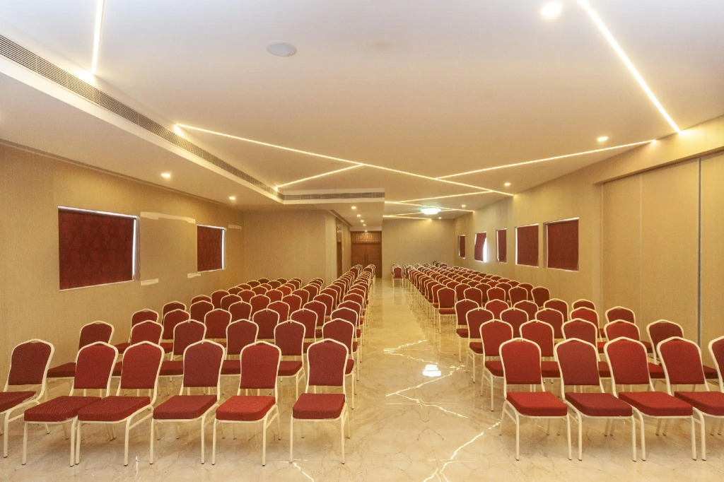 Capital O 18266 Hotel Arunaa Inn