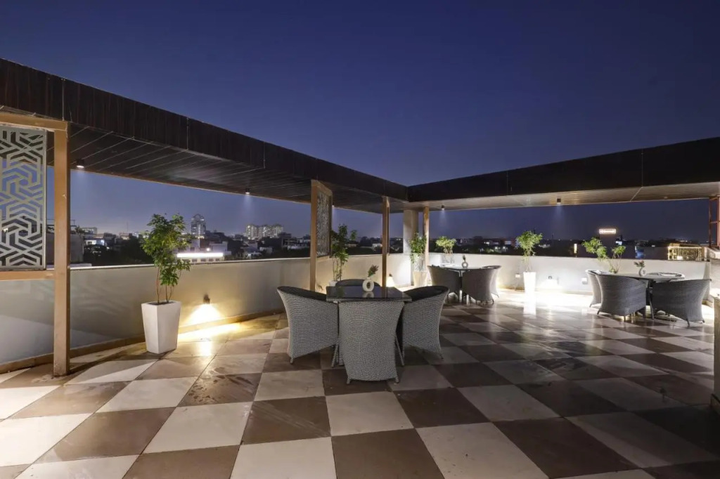 Saltstayz Premier – Golf Course Road & Sector 42
