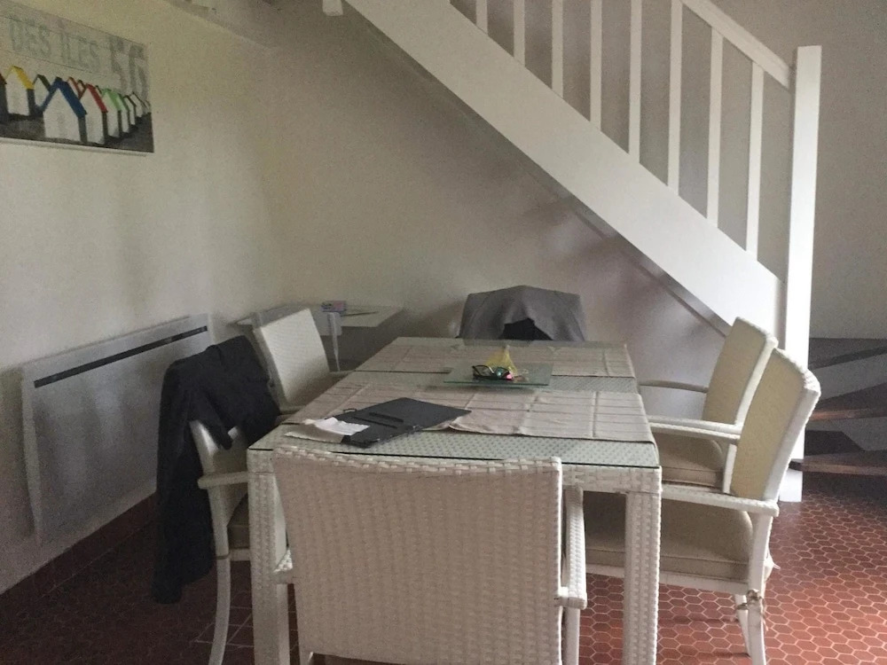 House With 3 Bedrooms in Ploemel, With Furnished Garden - 6 km From th