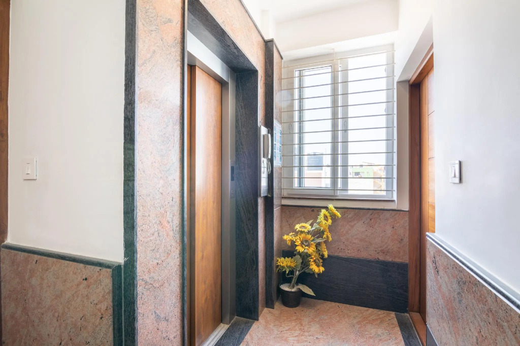 OYO 4428 Crystal Suites