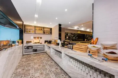 Echarm Hotel (Wuhan Jiefang Park Zhaojiatiao Subway Station)
