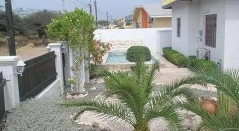 Casa Tumba Pearl