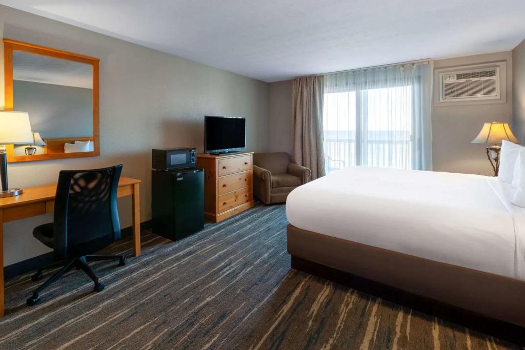Baymont by Wyndham St. Ignace Lakefront
