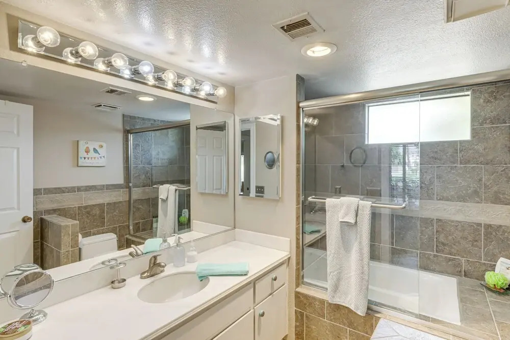 Golf & Swim: Country Club Condo in Palm Desert