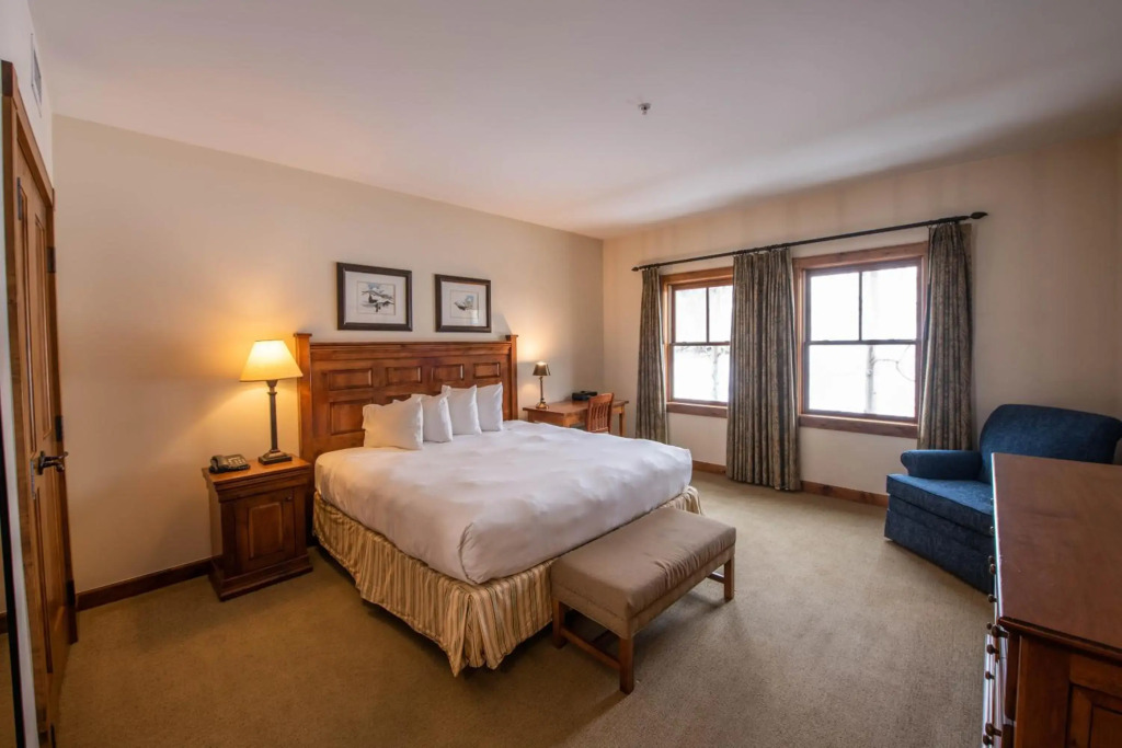 Spacious 3 Bedroom With 4 Beds And Sleeper Sofa Condo - No Cleaning Fee! by RedAwning