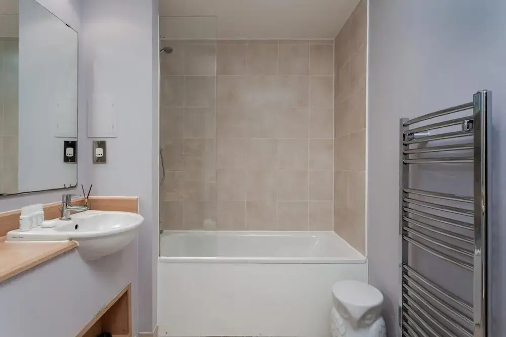 Bright and Stylish Kennington Gem
