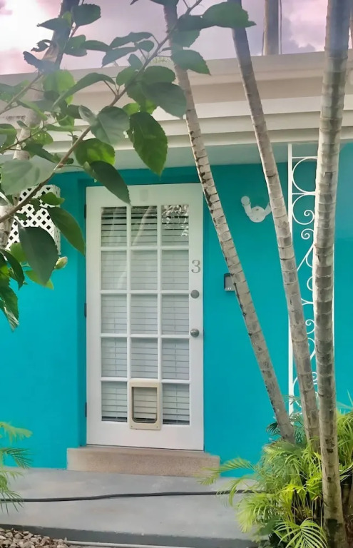 Luna Beach House in Hollywood