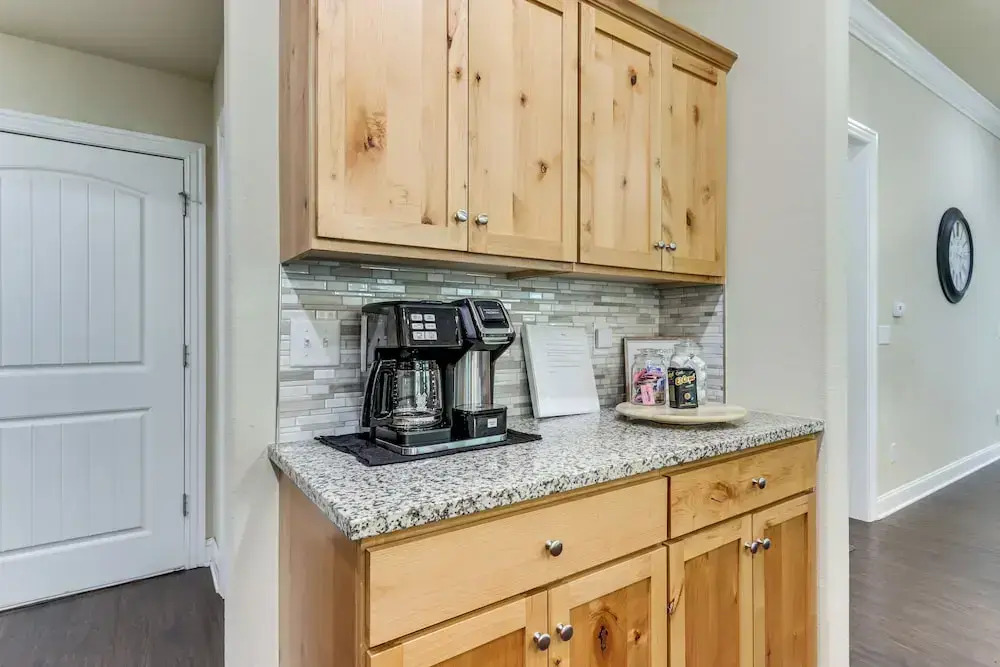 Table Rock Lake Retreat: Walk to Shore!