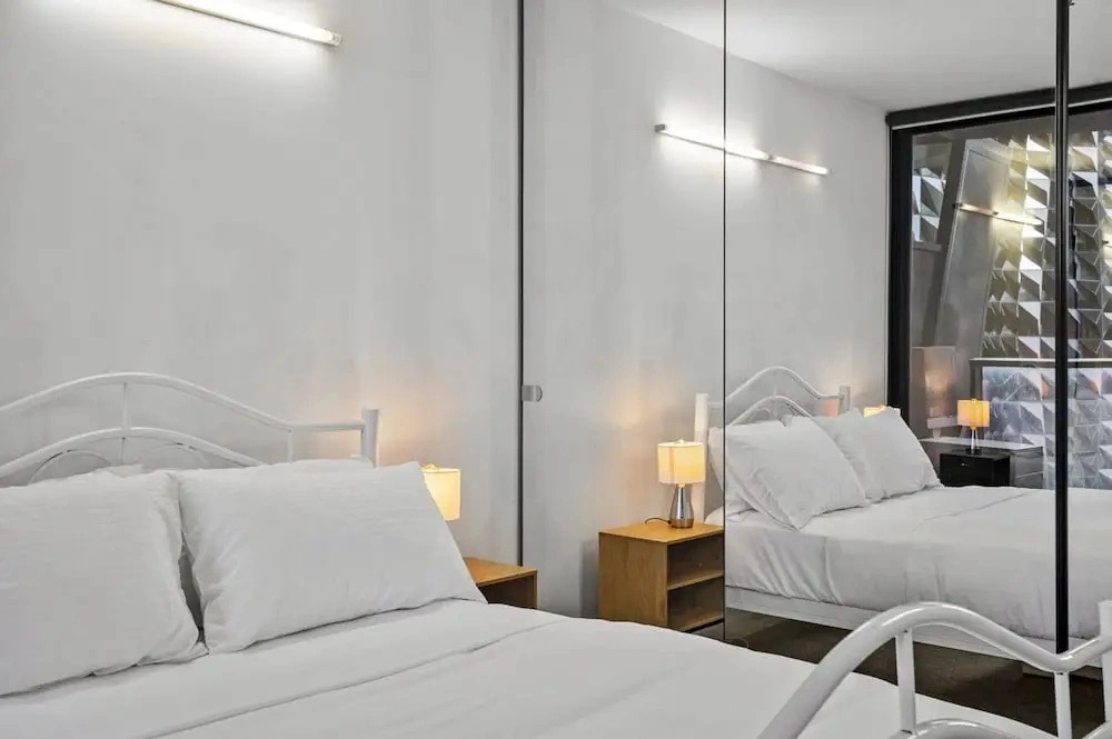 Central 2 Bed Apartment Near Melbourne CBD