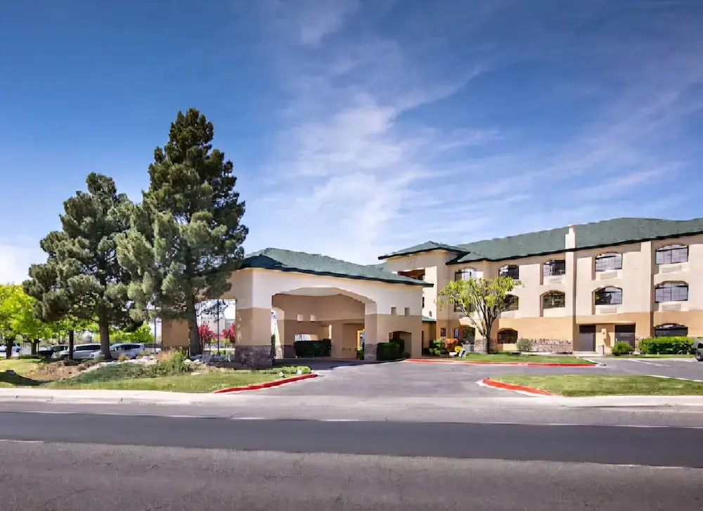 Cash Rewards Inn & Suites