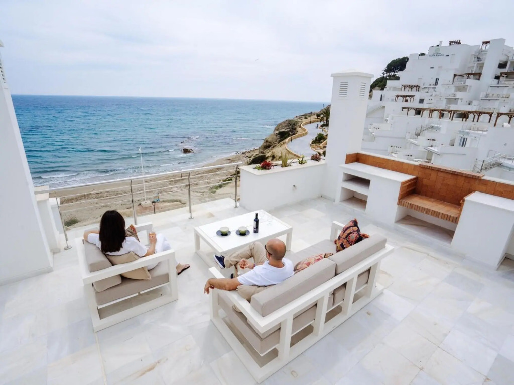 Luxury Penthouse With Hot Tub And Sea Views