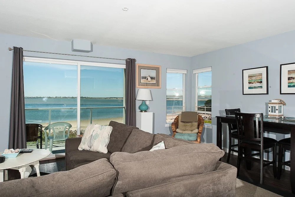 Waters Edge 214