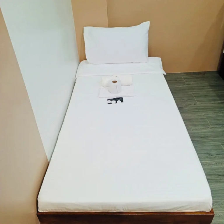 Tiwis Travellers Inn - Solar Powered, Starlink, Scooter Rental, Palawan Tours