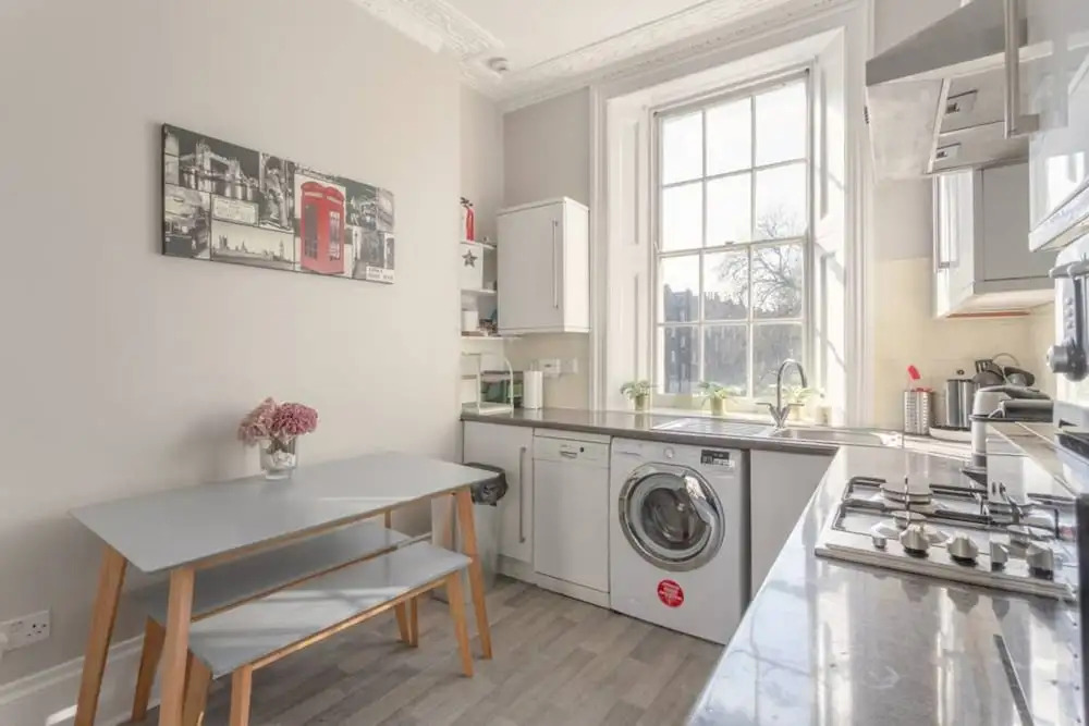 Stunning, Spacious Townhouse Moments From Camden
