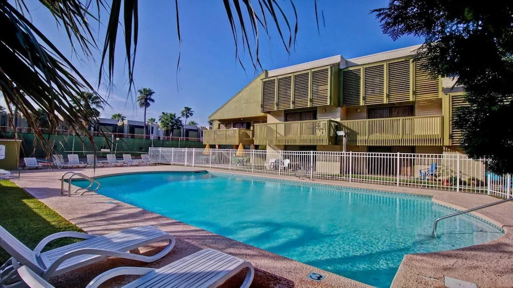 211 - 2 Br Condo