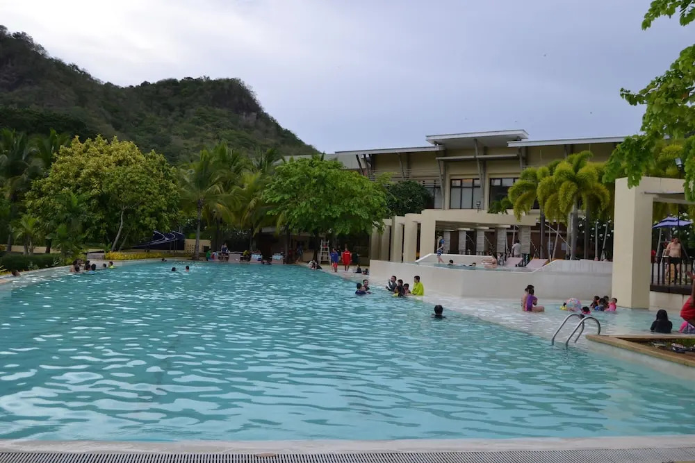 Pico de Loro Hamilo Coast