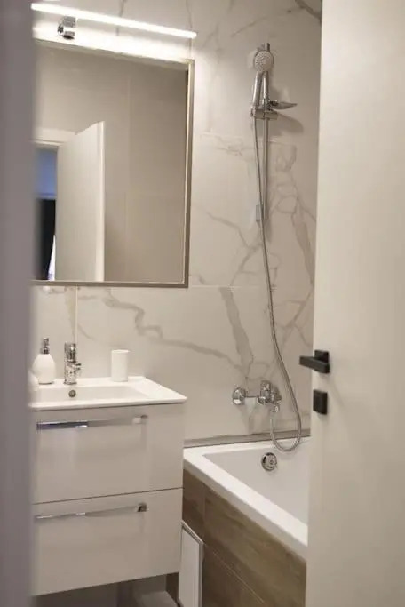 Apartament cu 3 camere Prima Universității