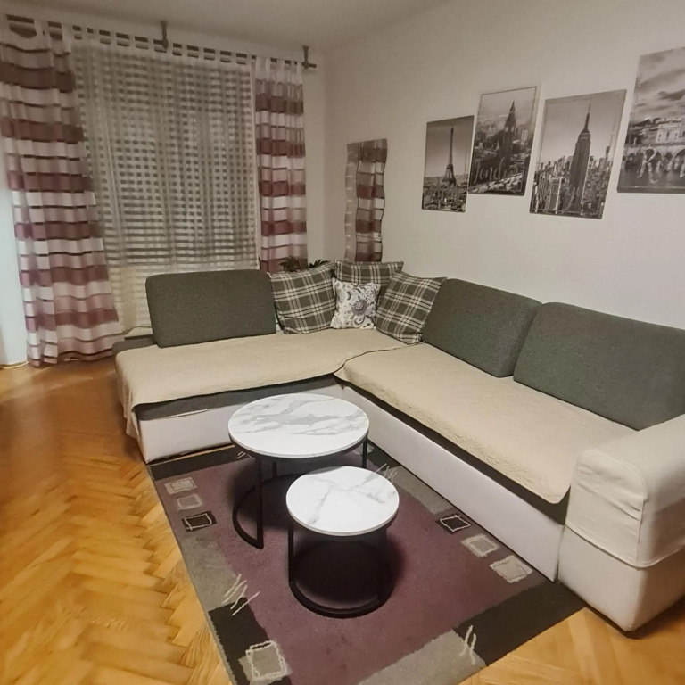 Slatka sobica za dvoje sa upotrebom zajednicke kuhinje i kupaonice