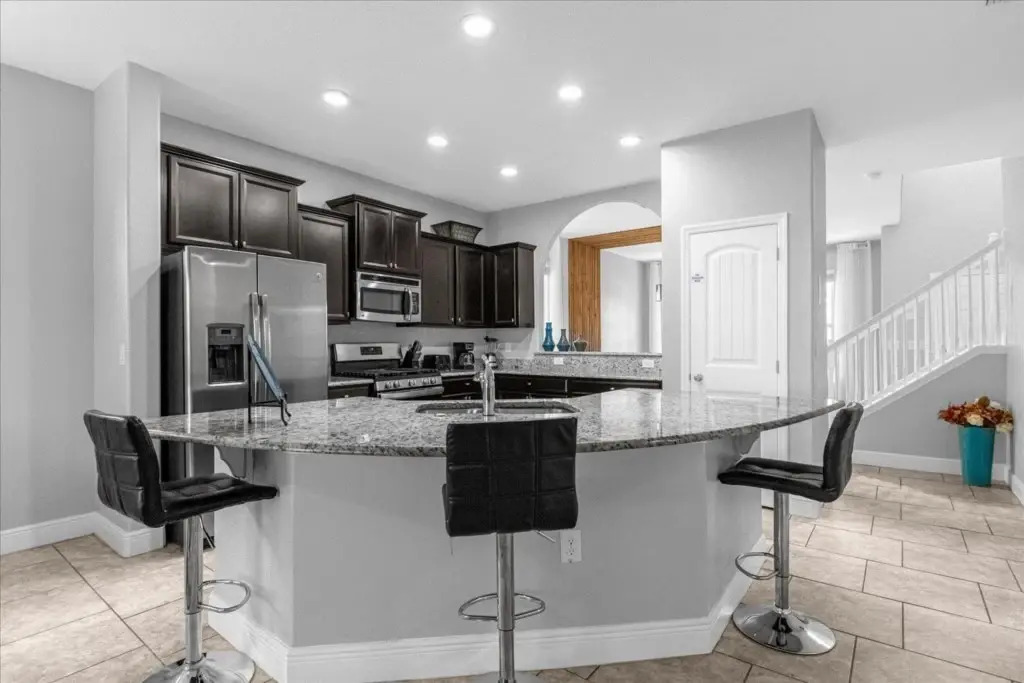5 Bedrooms 4 Bathrooms Solterra 5357 Oa