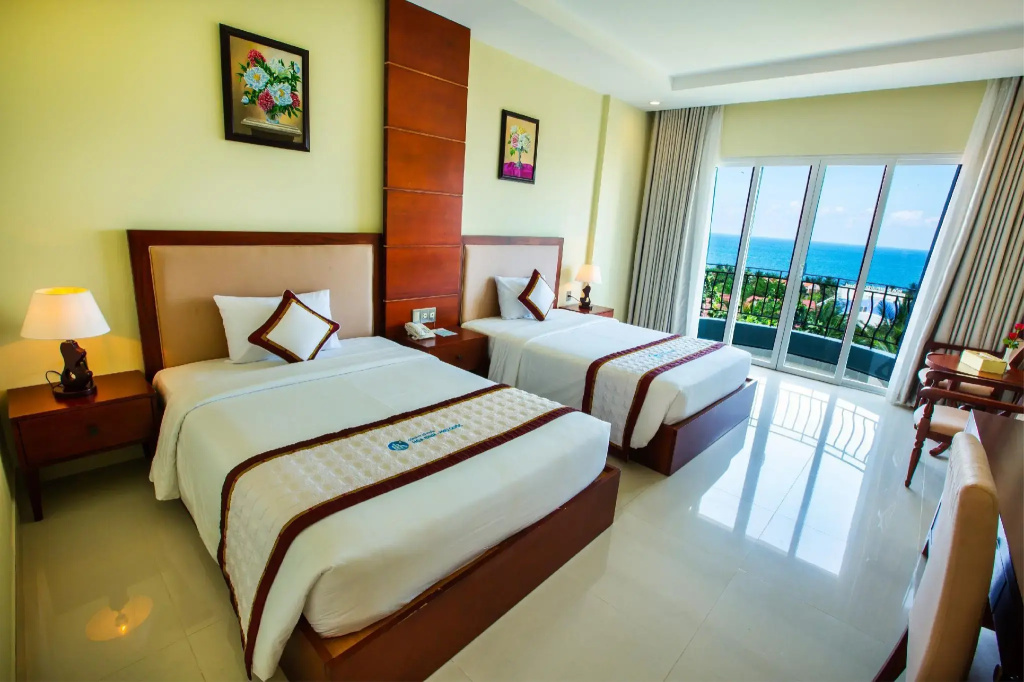 Hoa Binh PQ Resort - by BAY LUXURY