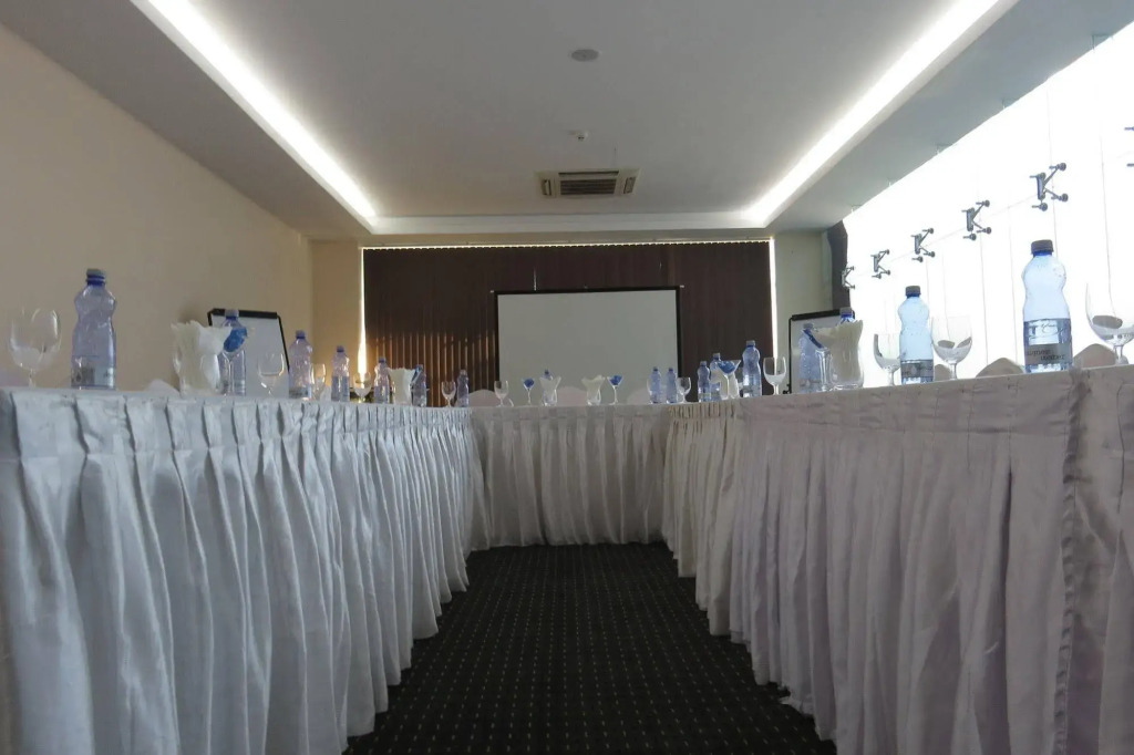 Elegant Hotel Pyi Thar Yar