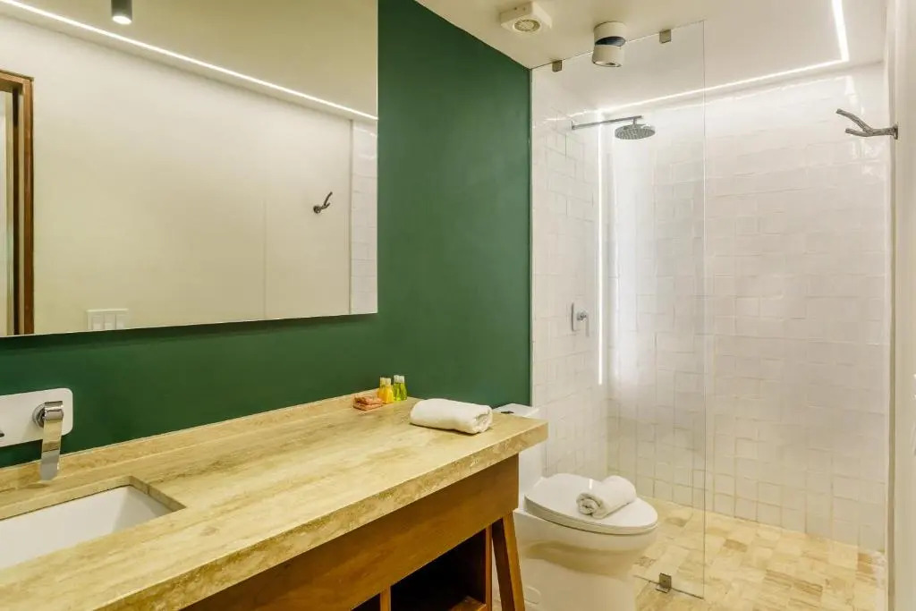 205 Perfect Location 3 bedrooms Apartment