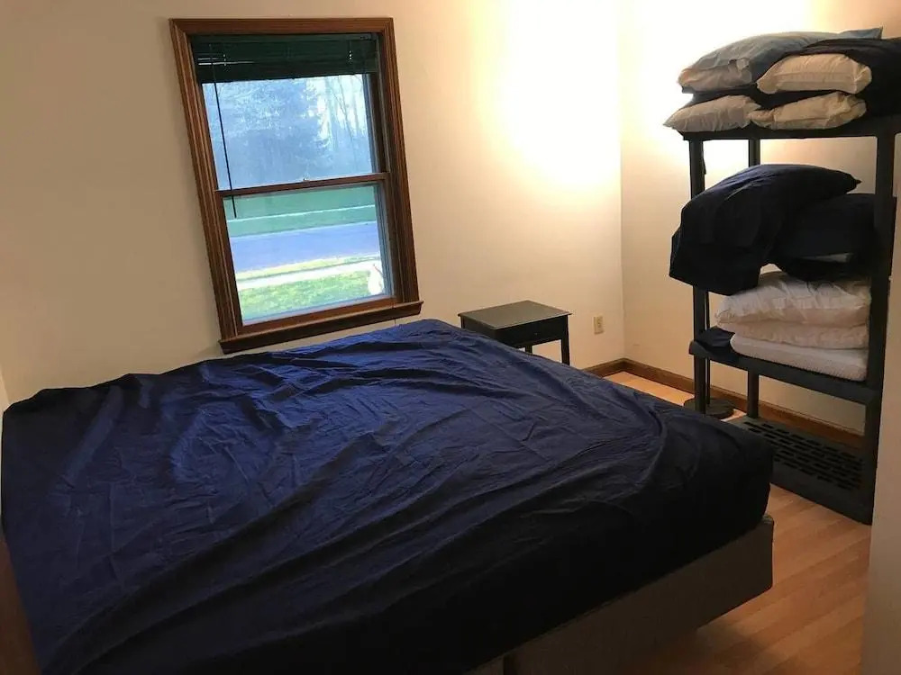 2 Rooms Available