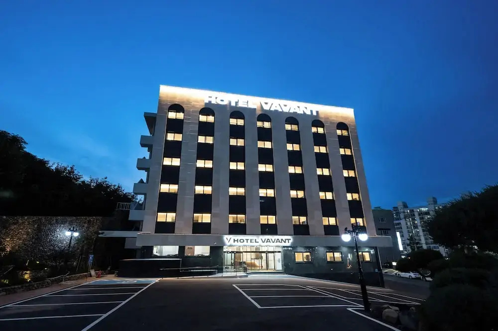 Vavant Tourist Hotel