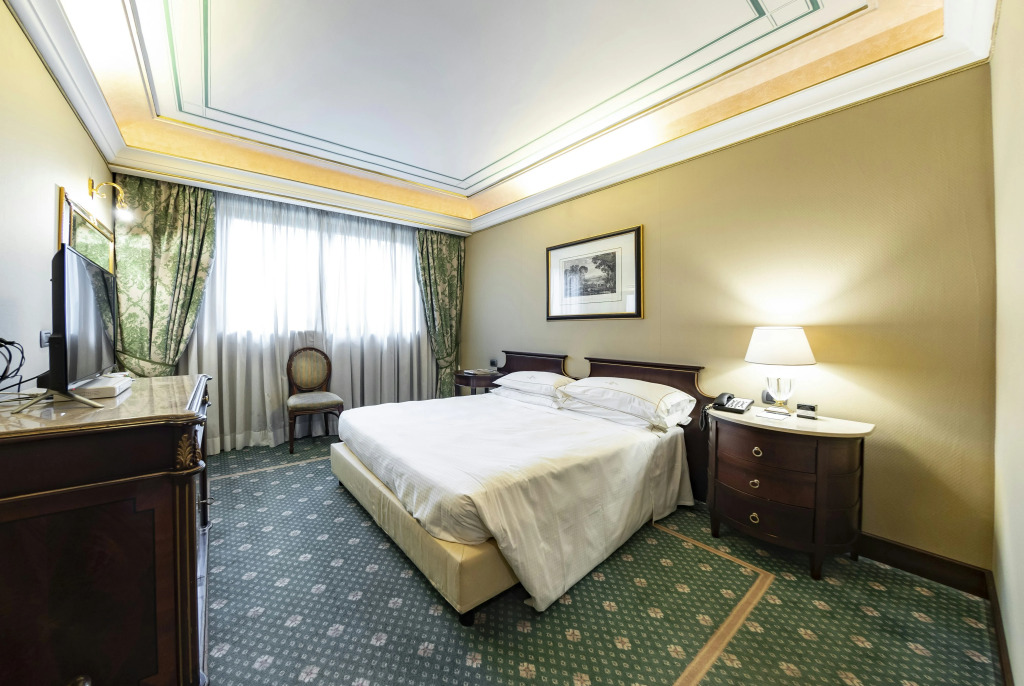 River Chateau Hotel