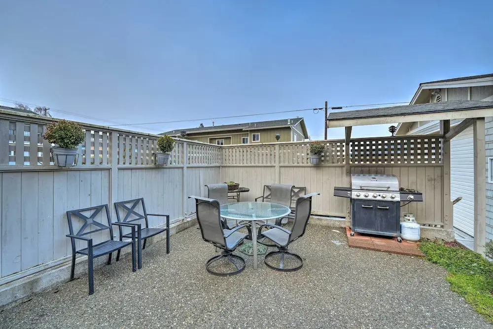 Anacortes Condo ~ 1 Mi to Marina & Fidalgo Bay!