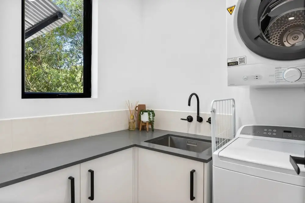 Pristine 2-bed Apartment With Pool and Balcony