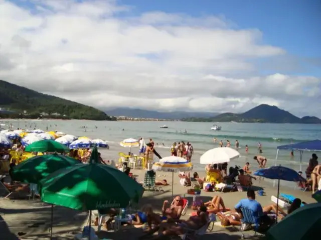PÉ NA AREIA na Praia das Toninhas, Condomínio Wimbledon, direto na areia, o Melhor da região, completo, 5 estrelas