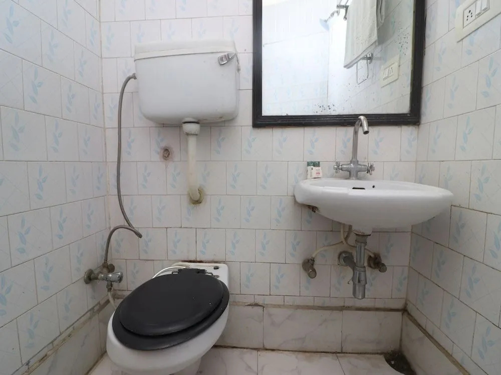 Collection O 28628 Hotel Himgiri Residency
