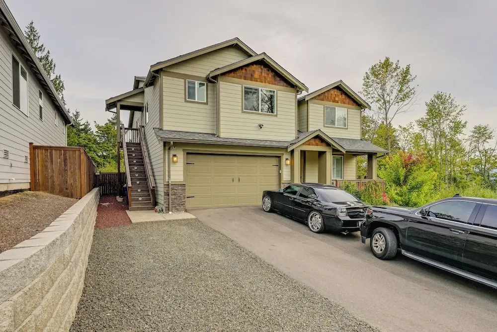 Modern Seatac Gem w/ Fireplace & Smart Tvs!
